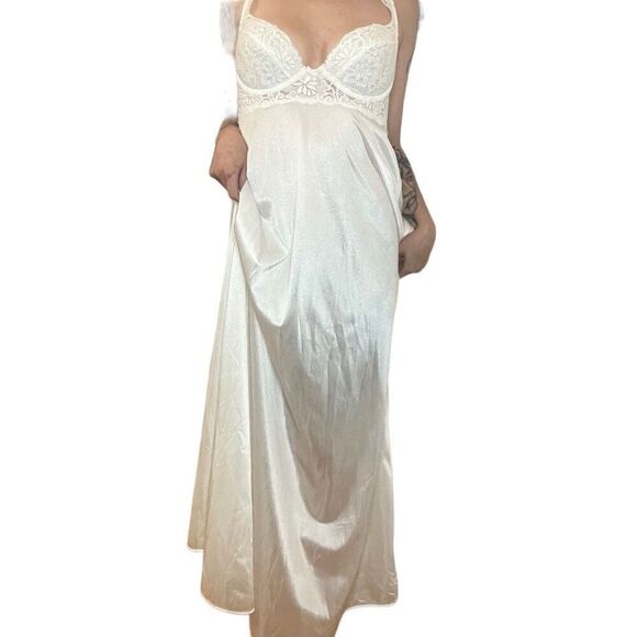 Vintage Olga White & Ivory Floor Length Bridal Negligee - Picture 3 of 10